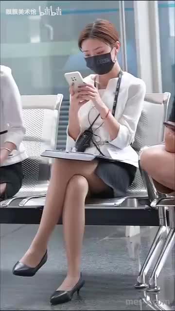 1cccad4d-2ede-4bb0-aa10-1687f7dbf33e.mp4