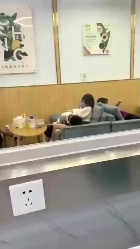 25a9fb66-ab73-402c-9bb6-345c3f1065c9.mp4