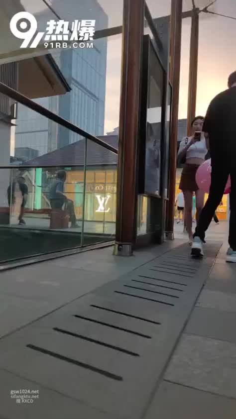 32fc1534-4b6a-4710-b102-03114952855d.mp4