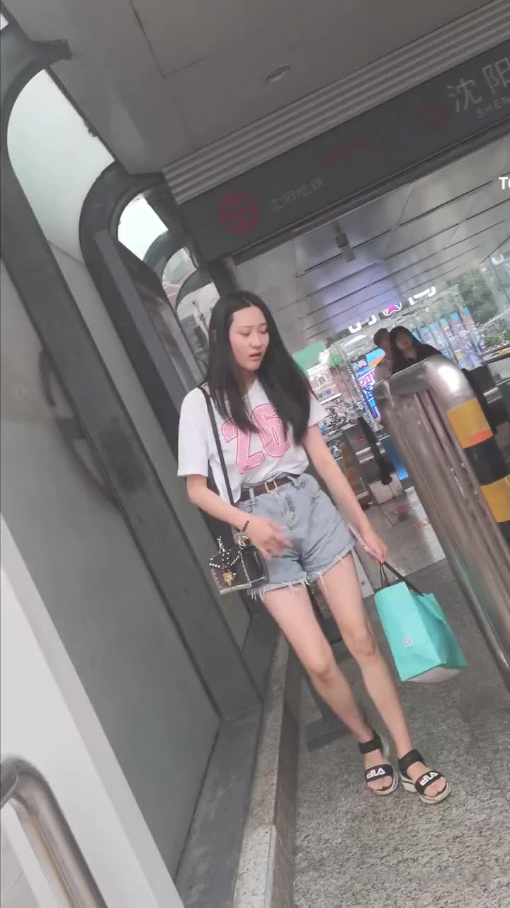 5c69a27a-cfcb-4e17-8875-26378d22a015.mp4