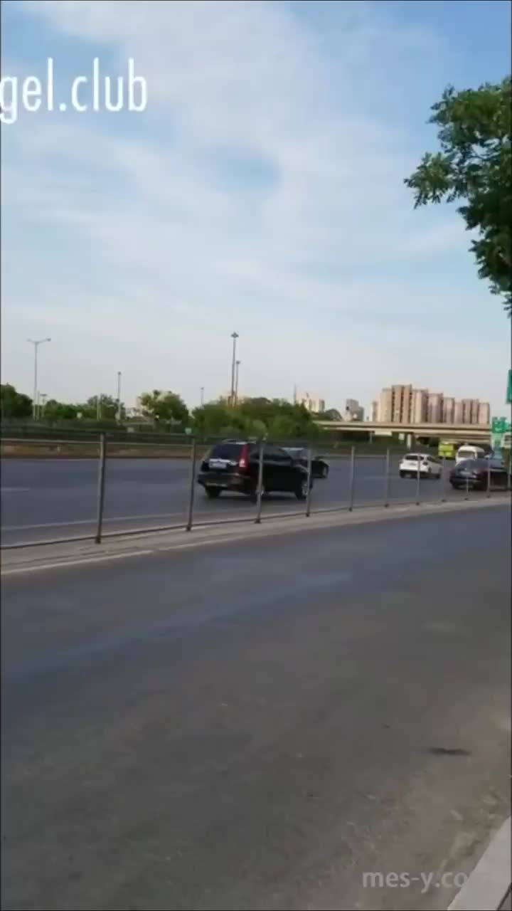 90b72cbe-7833-42d5-9705-e489dd4d7cc8.mp4