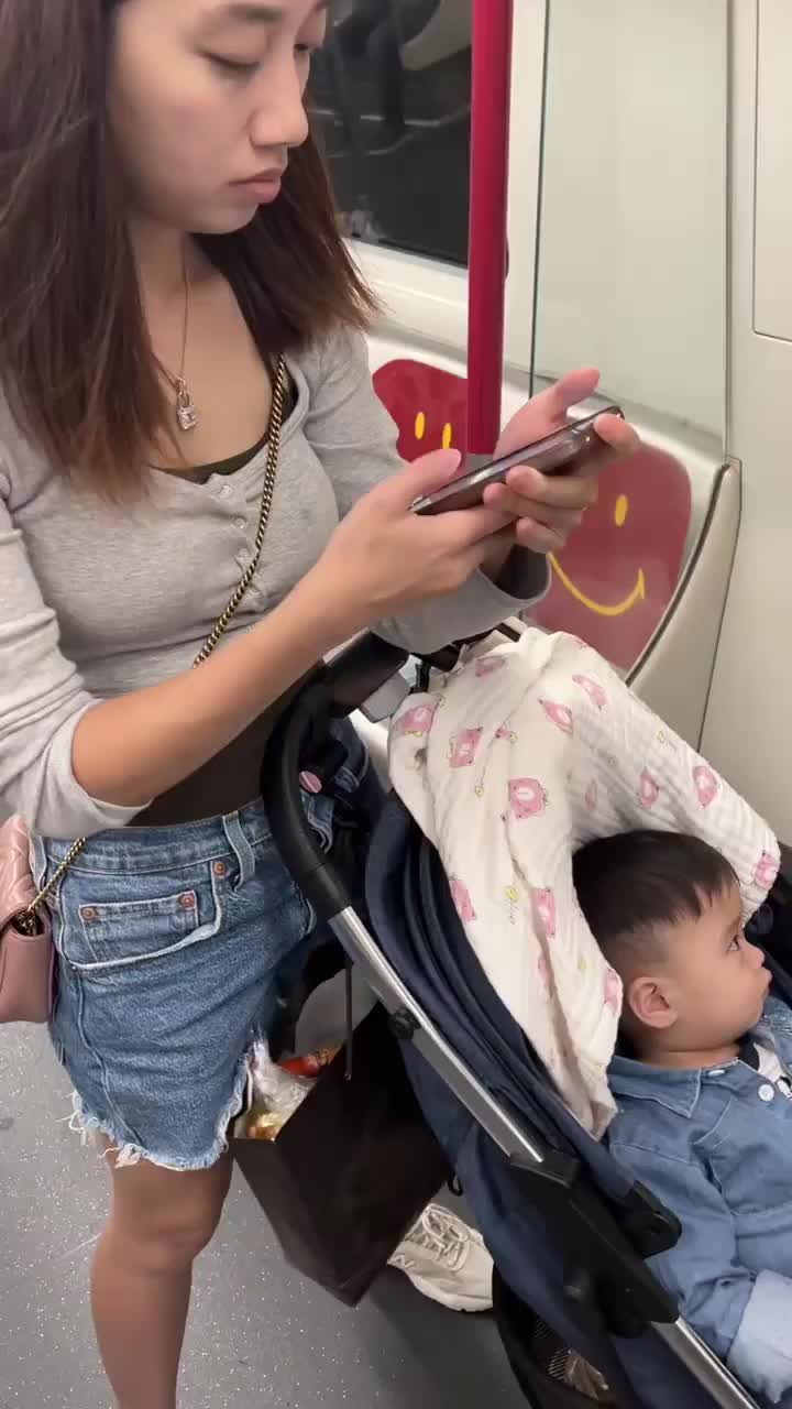 f1042634-5164-48d9-a3b5-09ffcf5a940e.mp4