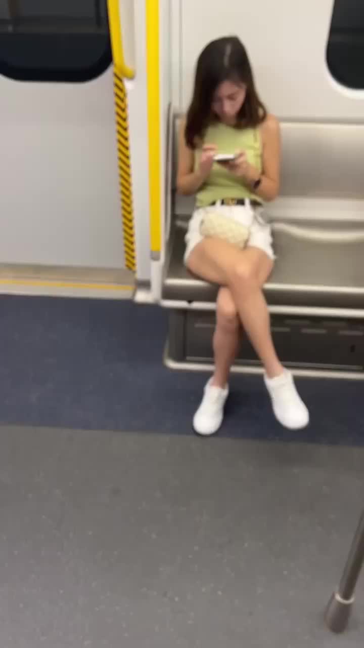 496d4daa-d5b3-4da5-8624-331bd06af0ef.mp4