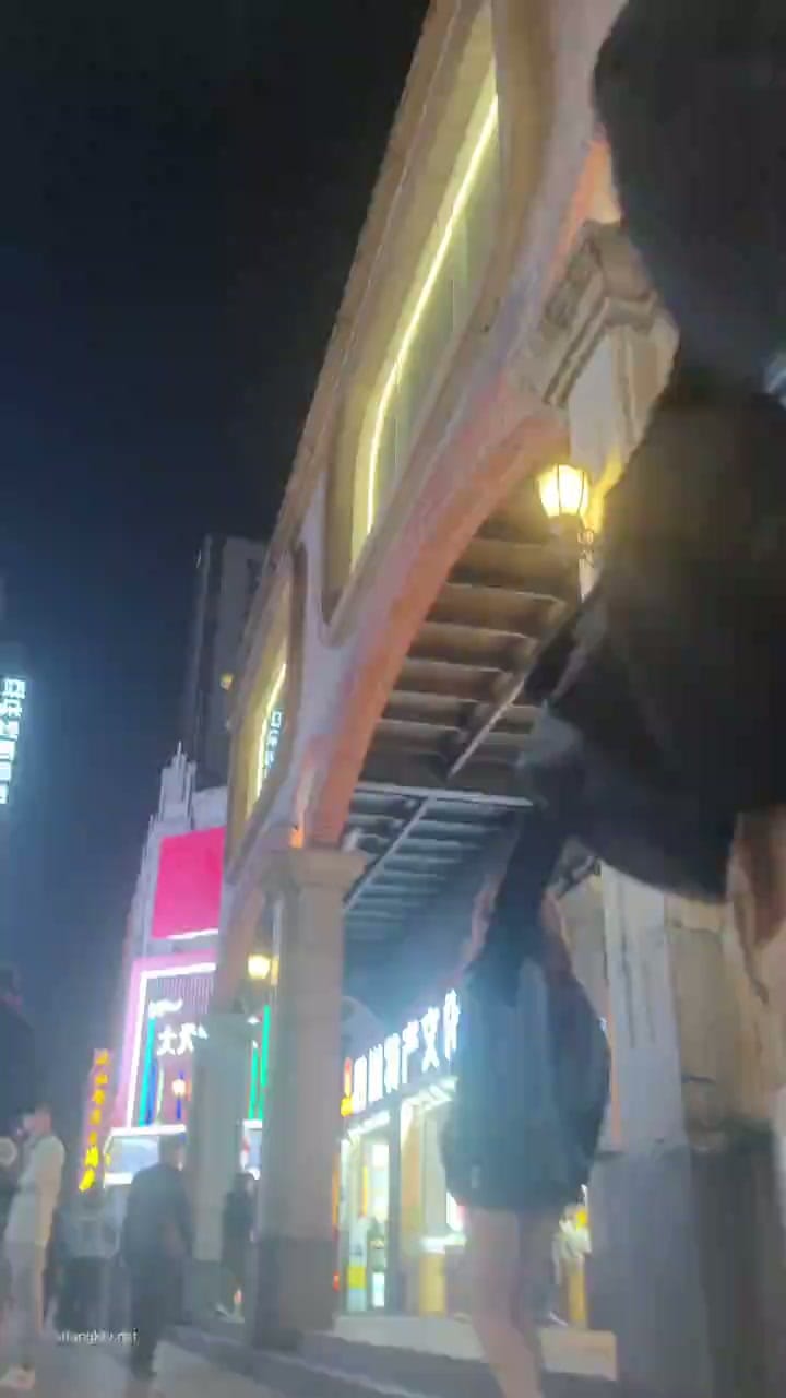 b1504f4f-f092-4d4f-a5b2-7dcaf9bcd47d.mp4