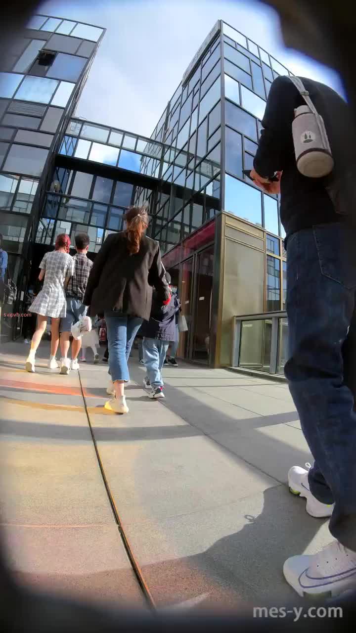 a329a4bb-0e9b-4b1c-b86a-628a7c7adb0b.mp4