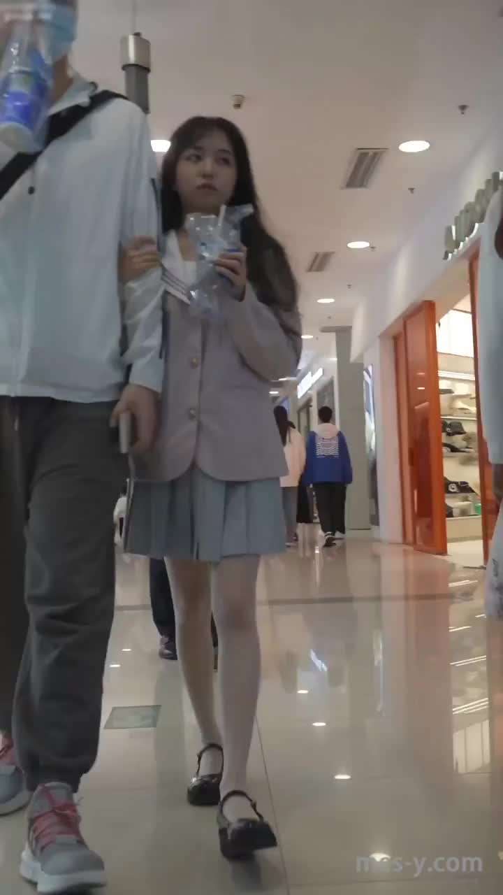 00e03fd6-4147-412a-b40f-5bd8bb34a8db.mp4