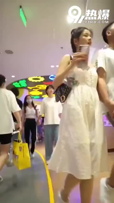 701e0f47-9f42-49f2-b16d-e3a0c45b30c0.mp4