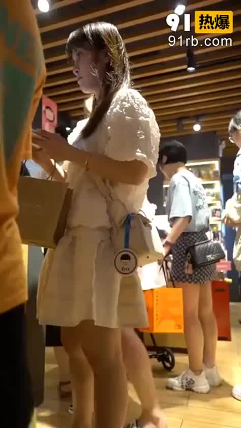 e0711c54-ff63-41b3-adc7-8443cccfb05d.mp4