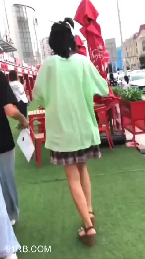 db8e05f4-5061-4e34-824e-07dce0e8b320.mp4