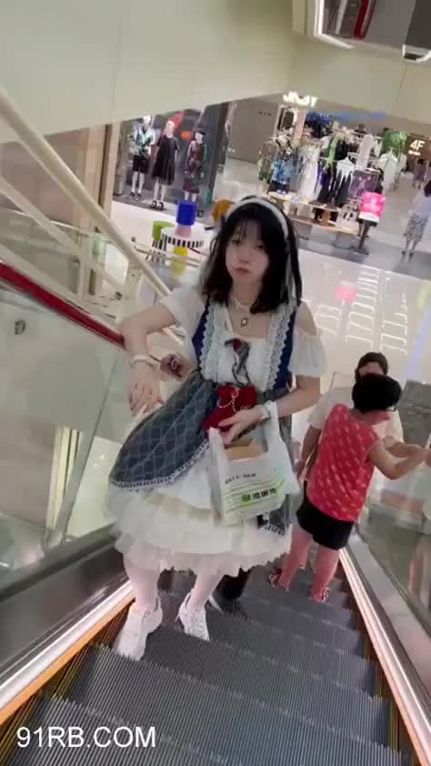 af1dc404-3eb1-4681-ac54-e83477320663.mp4