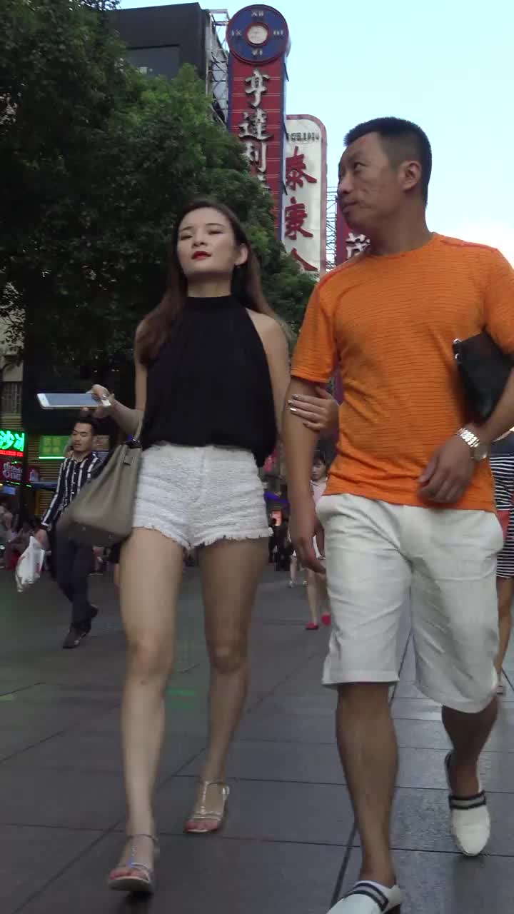 2de07fe2-3558-46ce-b683-bf3ed4271fc0.mp4